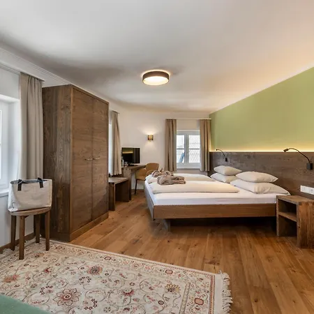 Kirchenwirt 4* Strobl